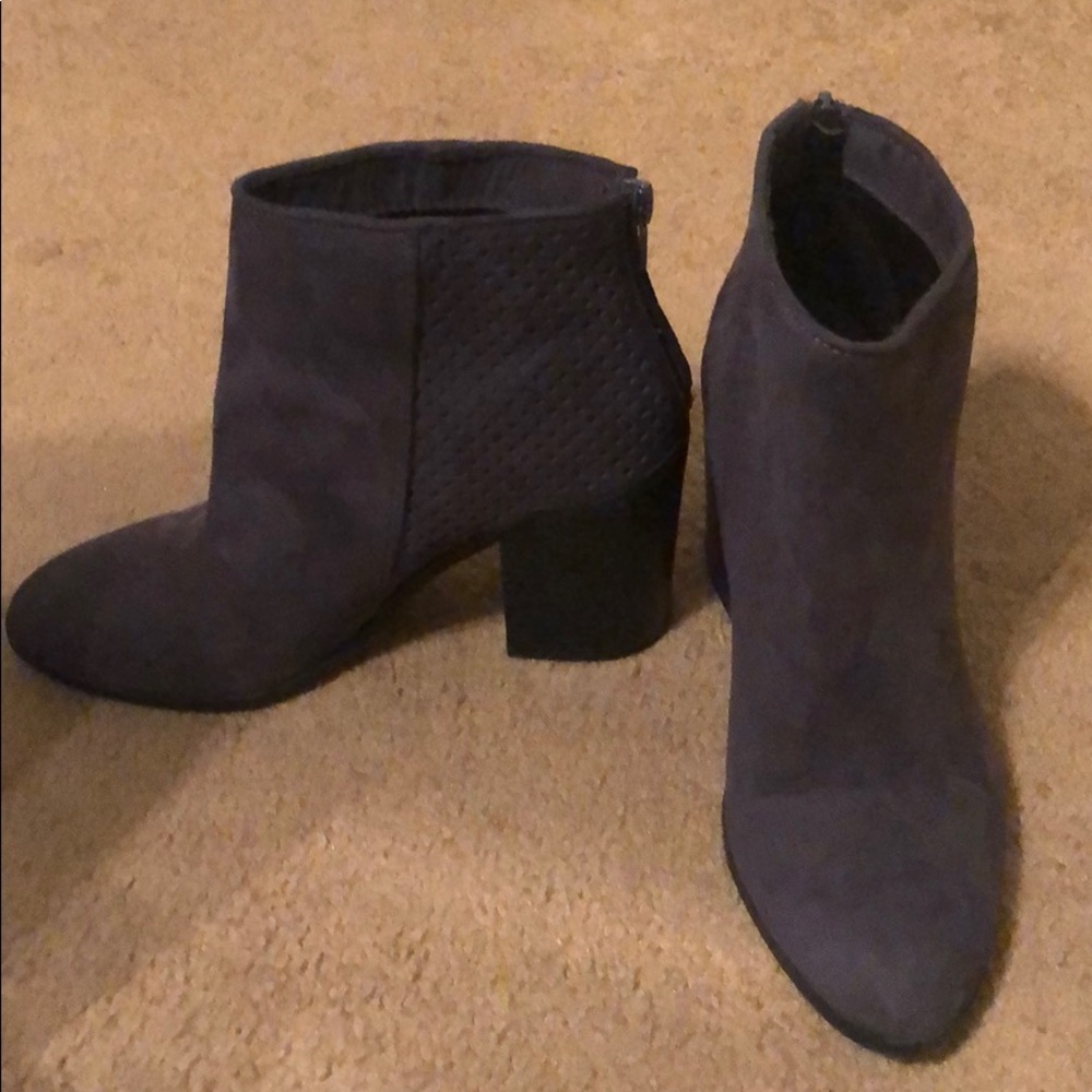 American Eagle “stina stina”boots- charcoal gray